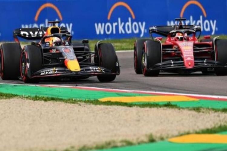 Emilia Romagna Grand Prix: Max Verstappen ผ่าน Charles Leclerc เพื่อชนะการแข่งขันวิ่ง